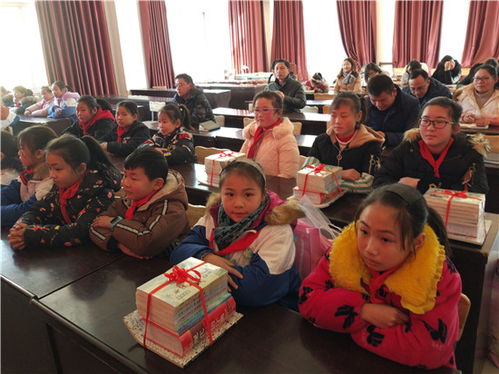 留守儿童开心笑了