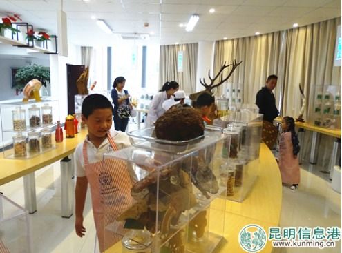 昆明市食品药品检验所组织开展 食品检测实验室开放日 活动